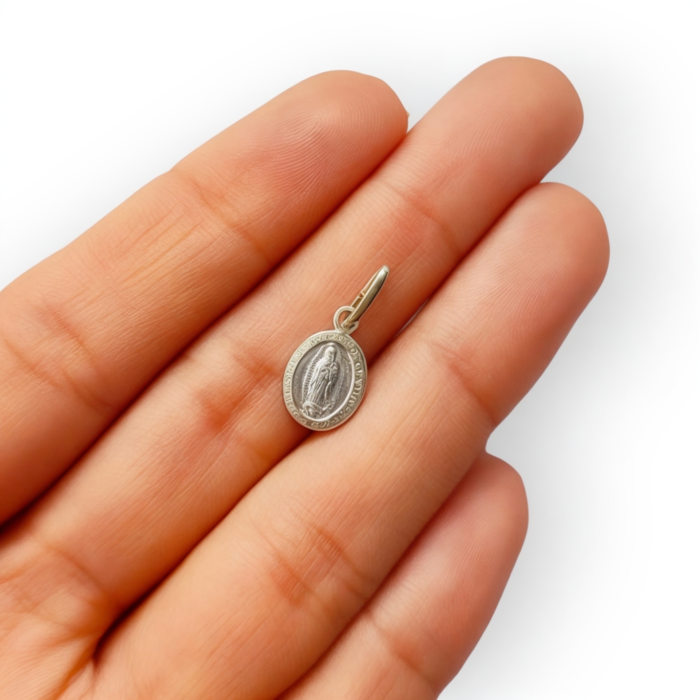 COLGANTE MEDALLA VIRGEN DE GUADALUPE PEQUEÑA 8MM PLATA FINA 925 - 2