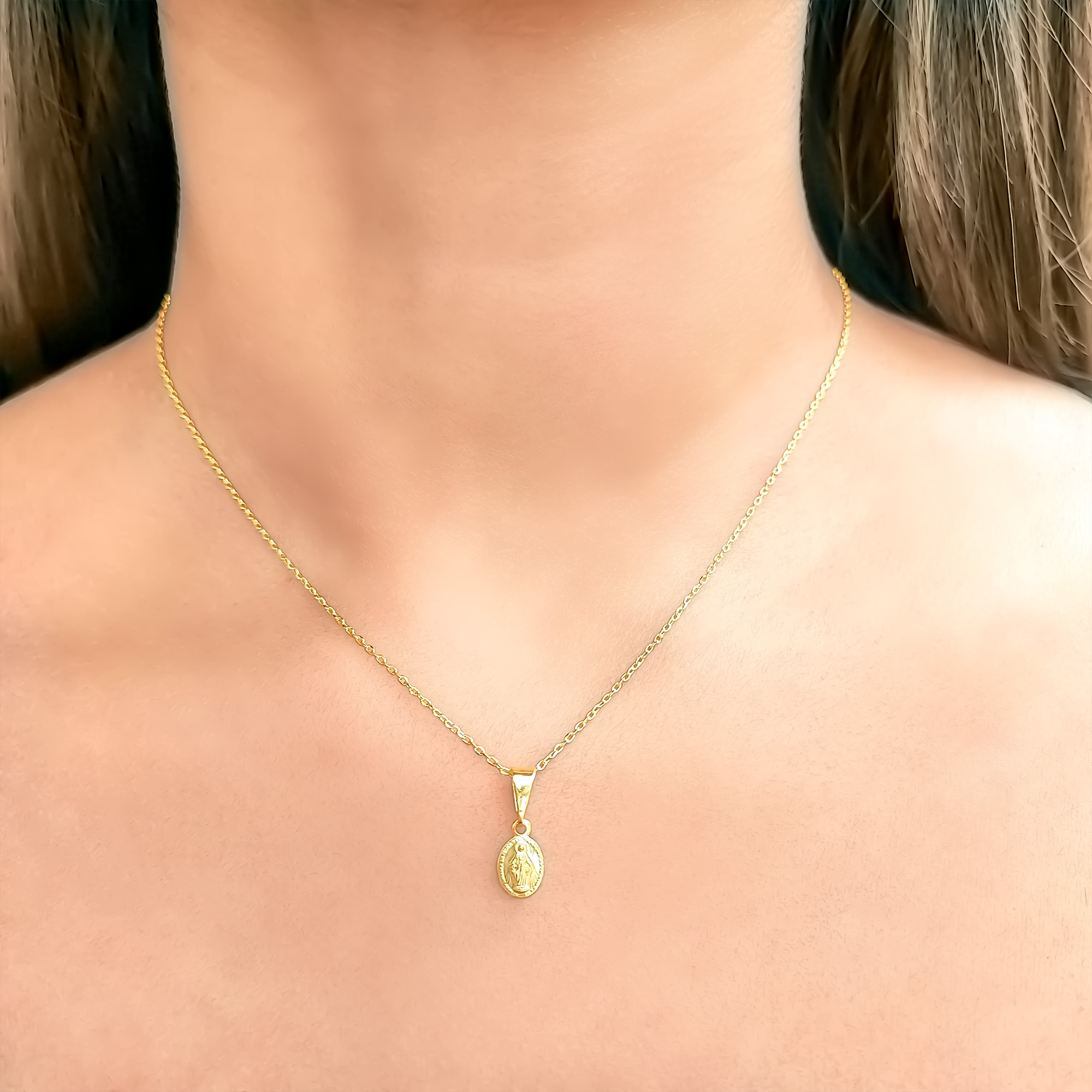 COLLAR ANDREA COGGIOLA JOYAS ENCHAPADO ORO 18K VIRGEN DE LOS RAYOS MINI - 3