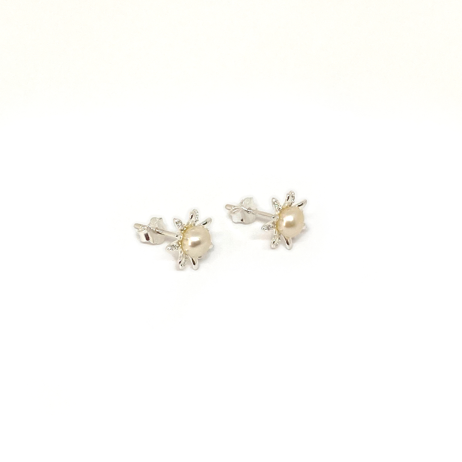 AROS FLOR MARGARITA PERLA DE RIO Y CIRCON PLATA FINA 925 - 2