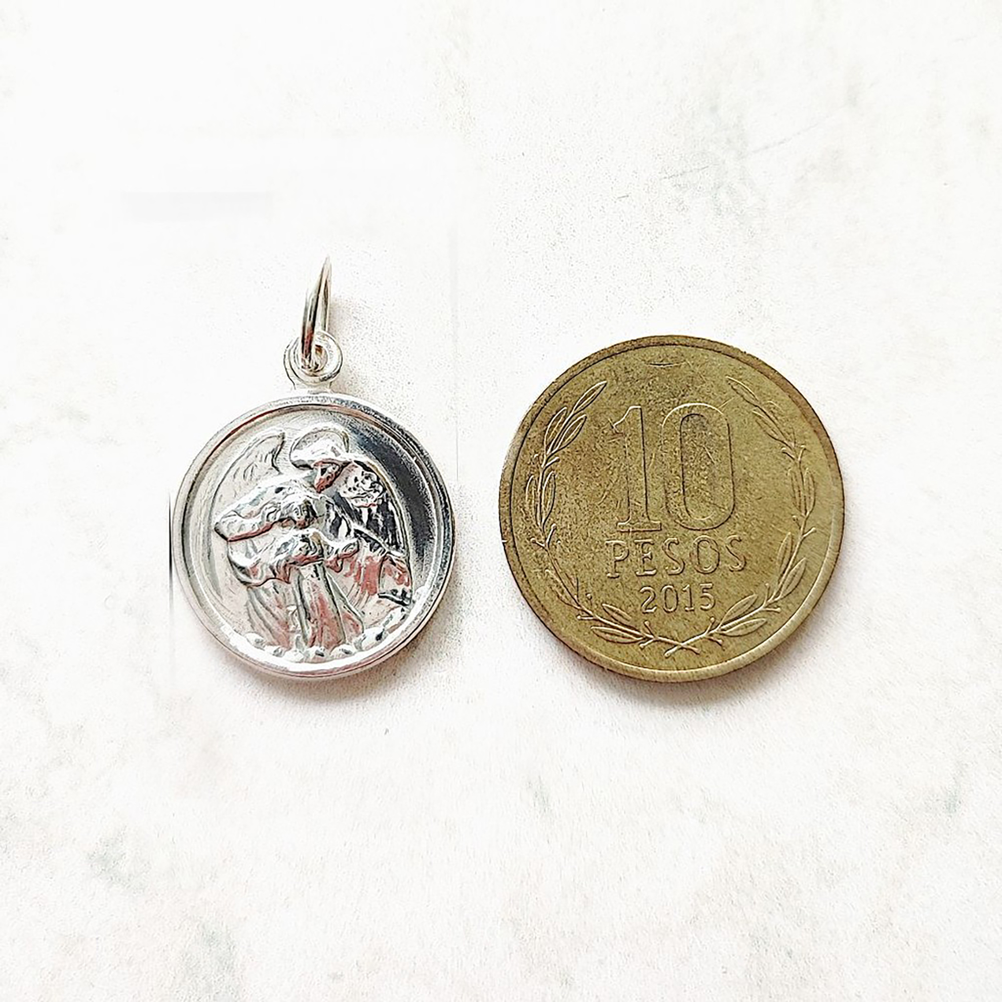 COLGANTE MEDALLA ANGEL DE LA SAGRADA FAMILIA 17MM PLATA FINA 925 - 2
