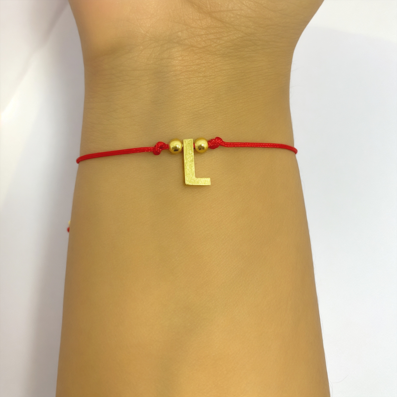 PULSERA ANDREA COGGIOLA JOYAS LETRA L CORDÓN ROJO ENCHAPADO ORO 18K - 3