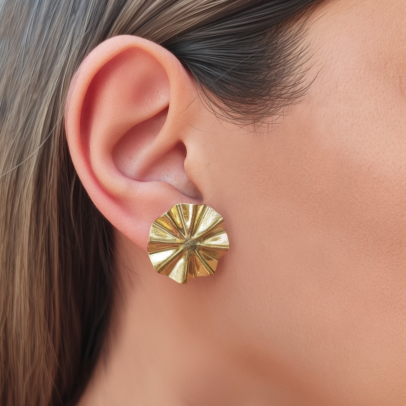 AROS ANDREA COGGIOLA JOYAS LEONOR REDONDOS PLISADOS ENCHAPADO ORO 18K - 3