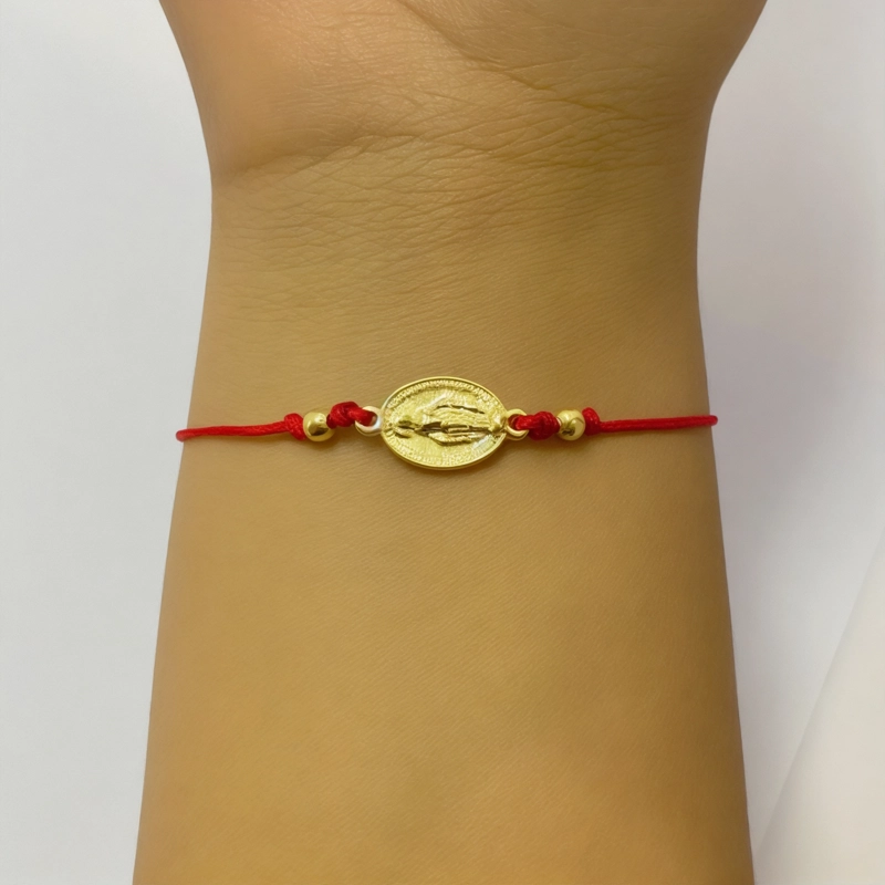 PULSERA ANDREA COGGIOLA JOYAS VIRGEN DE LOS RAYOS CORDÓN ROJO AJUSTABLE ENCHAPADO ORO 18K - 3