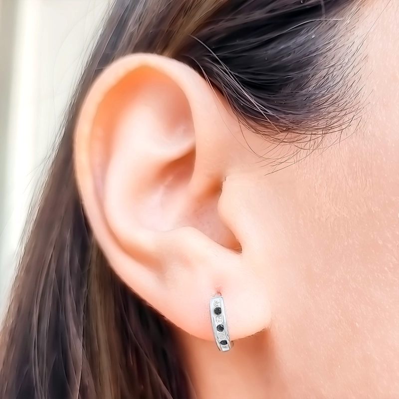 AROS ANDREA COGGIOLA JOYAS ARGOLLA MINI CIRCONES BLANCOS NEGROS PLATA FINA 925 - 2