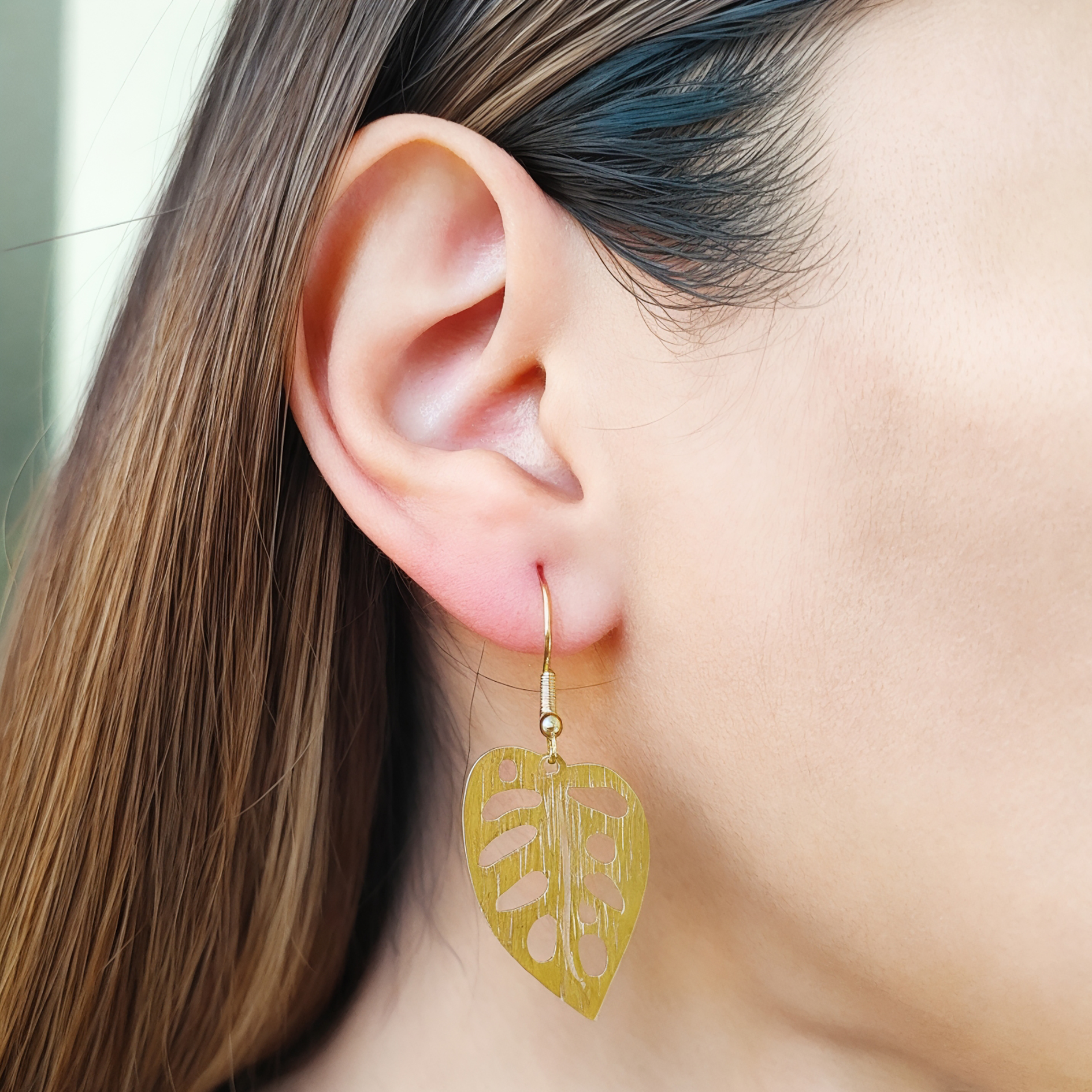 AROS ANDREA COGGIOLA JOYAS HOJA FILODENDRO GANCHO ENCHAPADO ORO 18K - 4