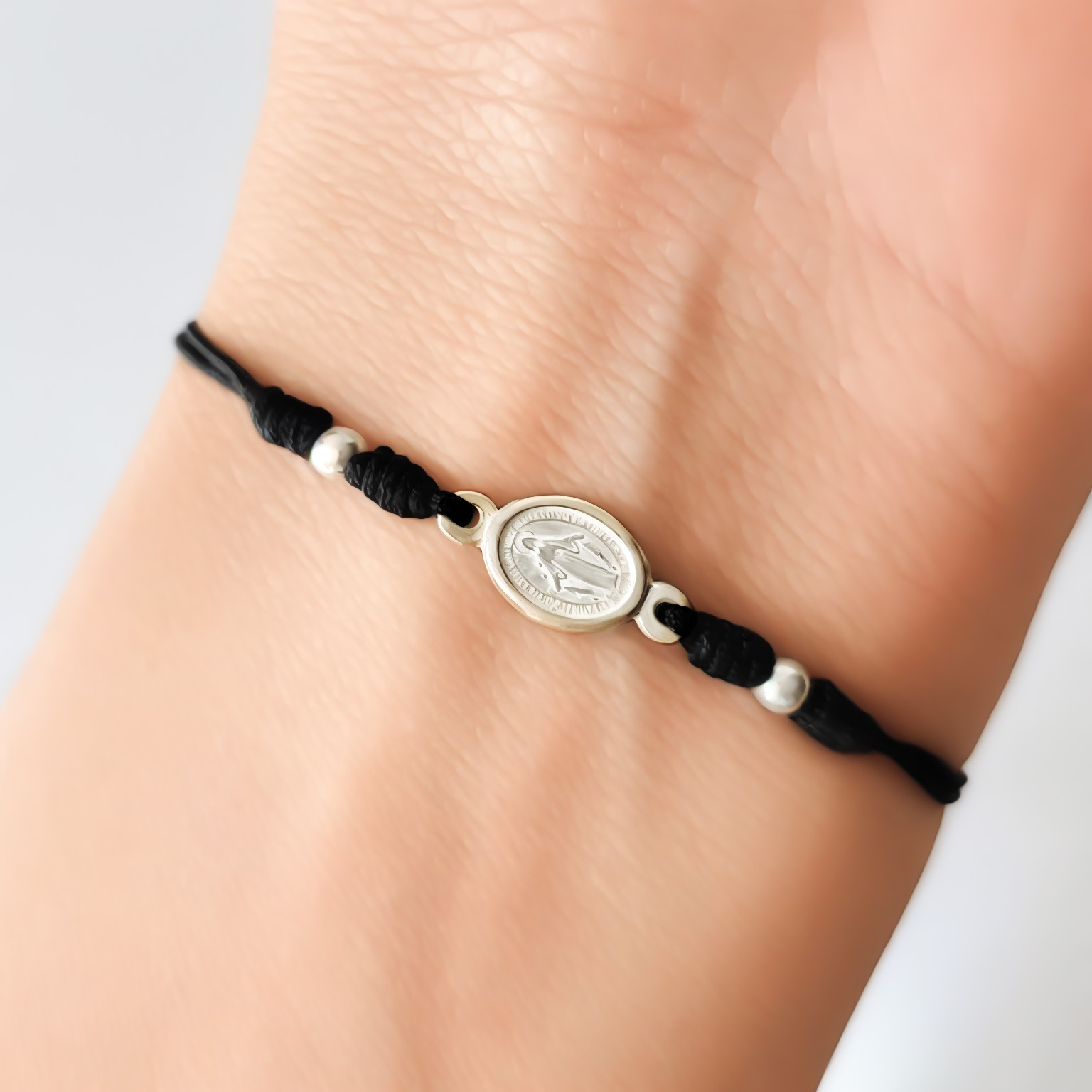 PULSERA ANDREA COGGIOLA JOYAS VIRGEN DE LOS RAYOS PLATA FINA 925 CORDÓN NEGRO - 2