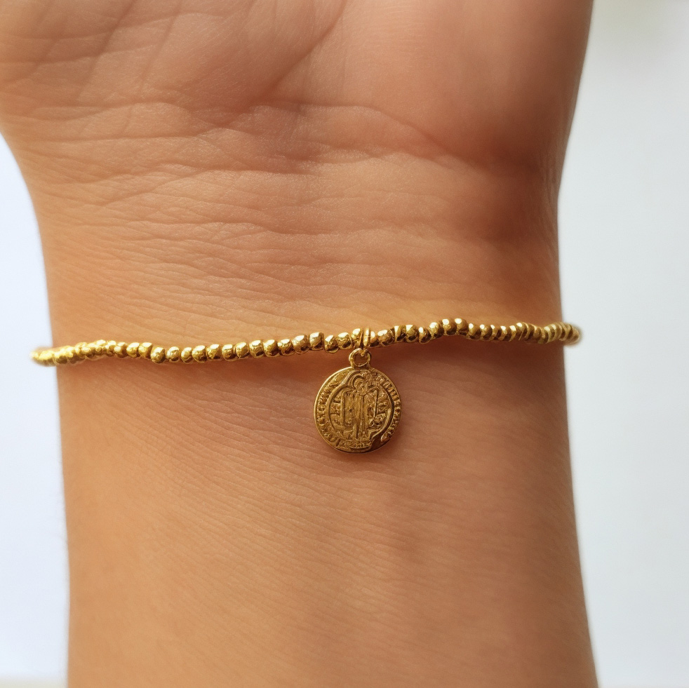 PULSERA ANDREA COGGIOLA JOYAS BOLITAS MEDALLA SAN BENITO ENCHAPADO ORO 18K ELÁSTICADA - 4