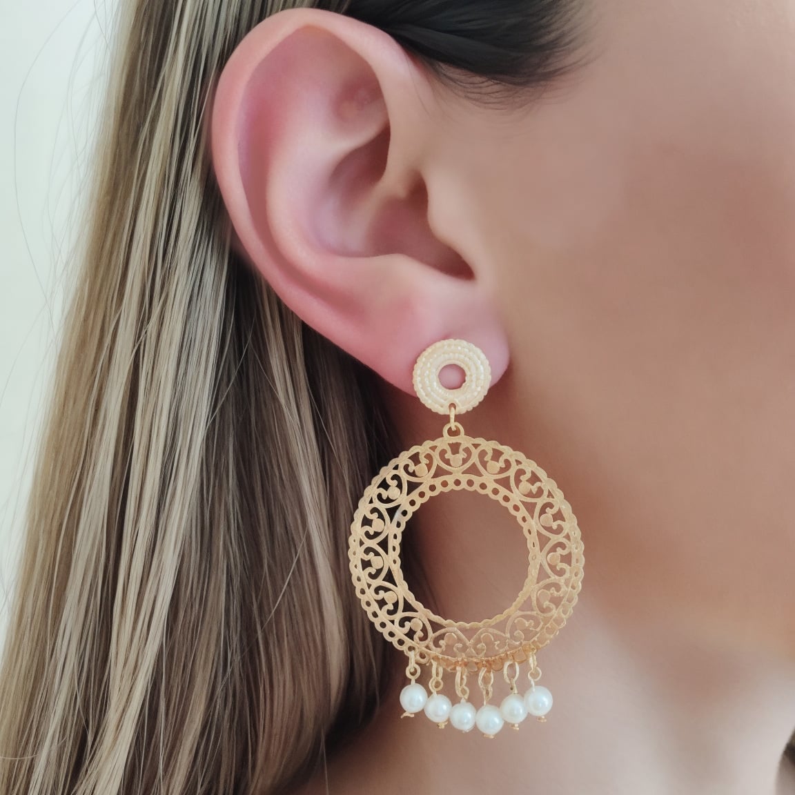 AROS ANDREA COGGIOLA JOYAS EMILY REDONDO PERLAS SHELLPEARL ENCHAPADO ORO 18K - 3