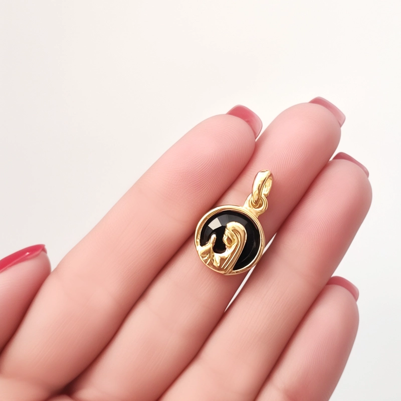 COLGANTE MEDALLA VIRGEN NIÑA 14MM ENCHAPADA ORO 18K CRISTAL EN COLOR NEGRO - 3