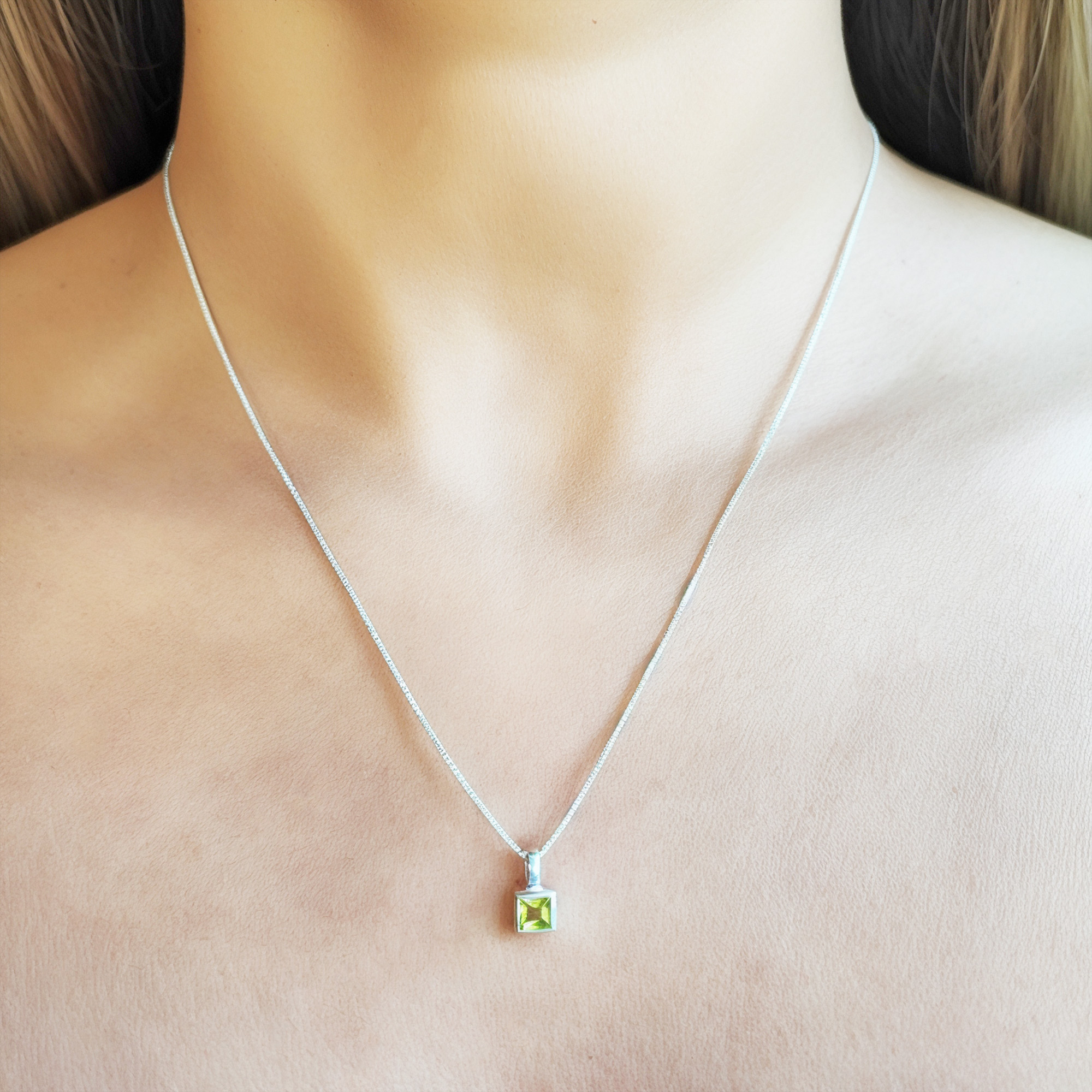 COLLAR PERIDOT CUADRADO VENECIANA PLATA FINA 925 - 4