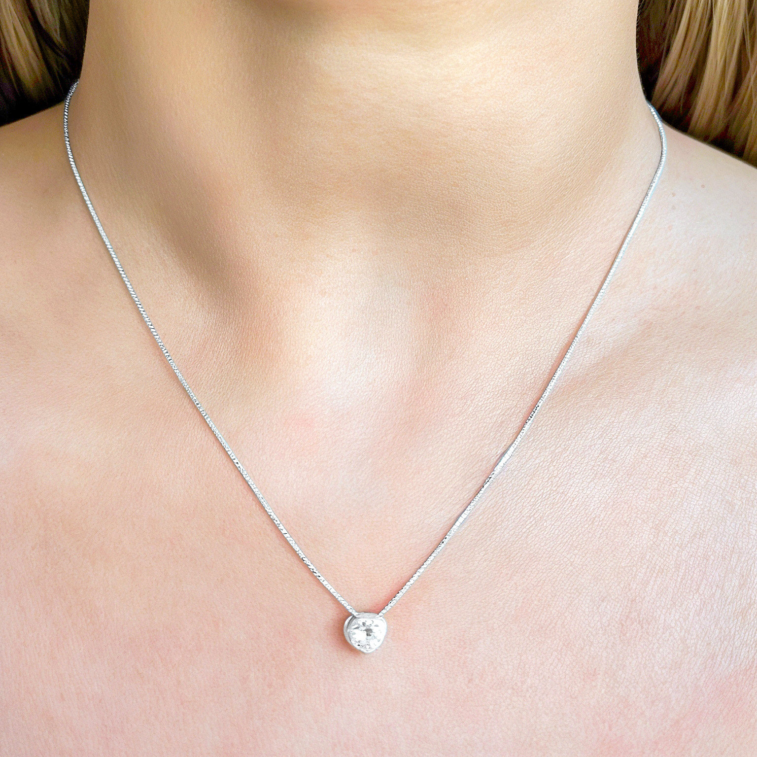 COLLAR CORAZON PUNTO DE LUZ CIRCON REDONDO PLATA FINA 925 - 5