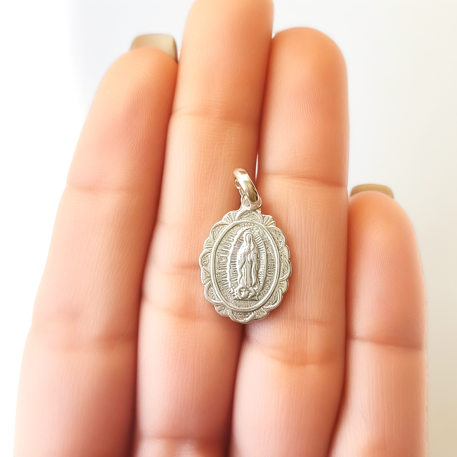 COLGANTE MEDALLA VIRGEN DE GUADALUPE BLONDA PLATA FINA 925 - 3
