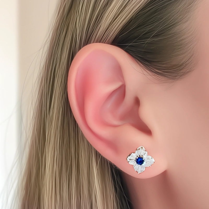 AROS TRÉBOL CIRCÓN AZUL EN COLOR BLANCO PLATA FINA 925 - 3