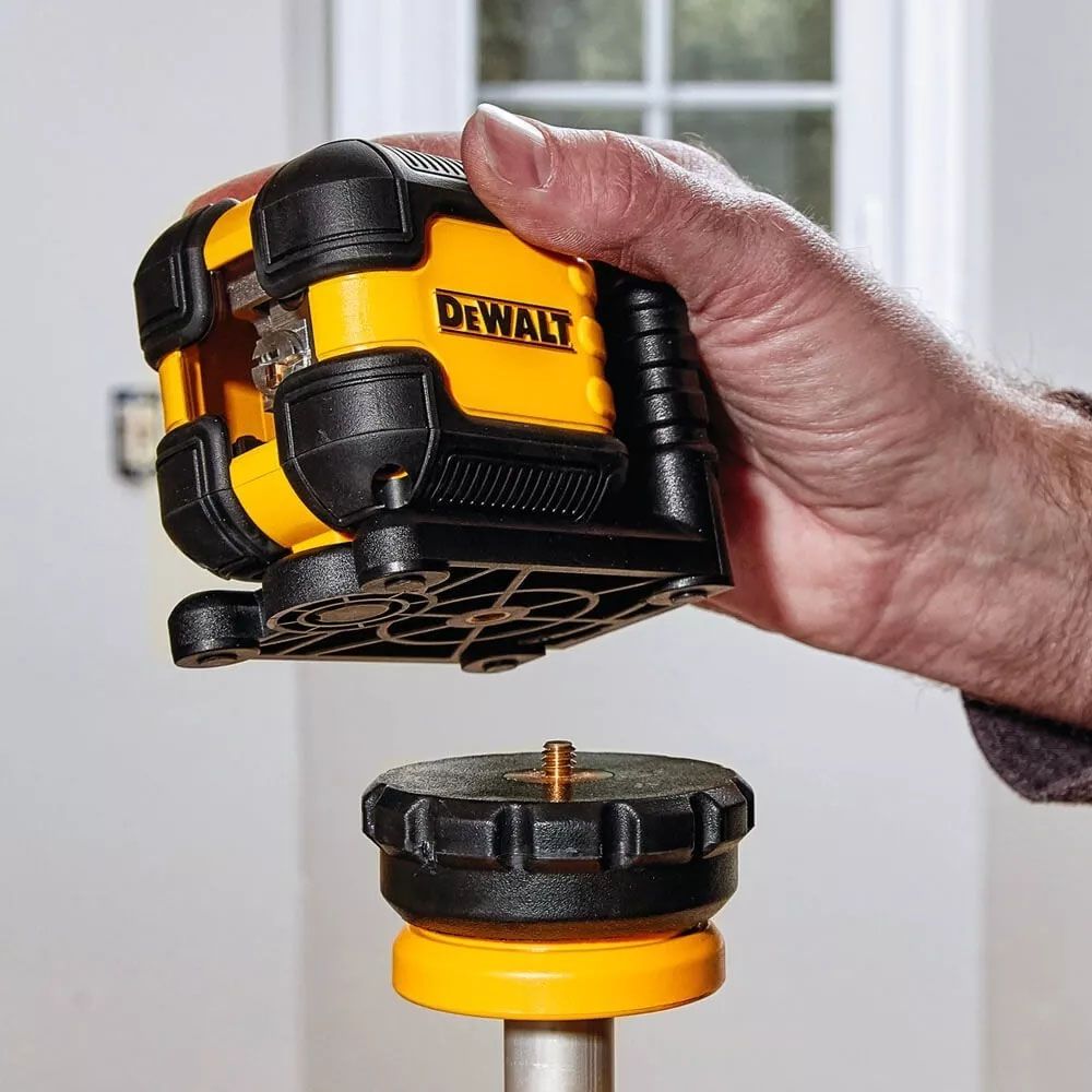 NIVEL LASER DEWALT VERDE DE CRUZ 1H1V MOD: DW08802CG - 4