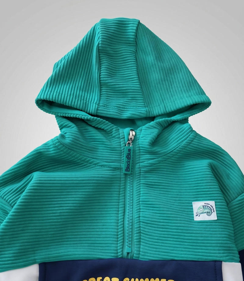 POLERON BEBE CON GORRO B12091270124 VERDE BLACK AND BLUE - 4