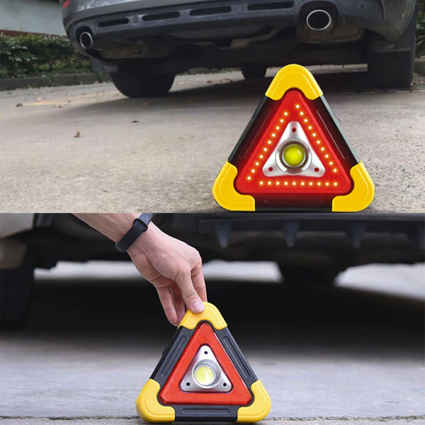 REFLECTOR LED TRIANGULAR PORTÁTIL DE AUTO - 1