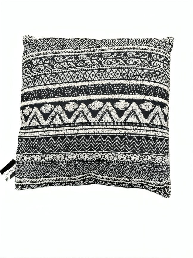 COJIN DISEÑO CUADRADO BLANCO CON NEGRO SIN FLECOS - 2
