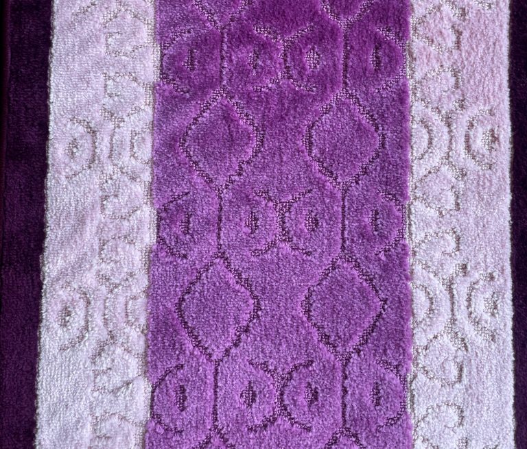 ALFOMBRA MROTTO ANTIDESLIZANTE CONTEMPORÁNEA MODERN ALFODIA PASILLO MORADO GOMASIN OVERLOCK 67CMX10M - 3