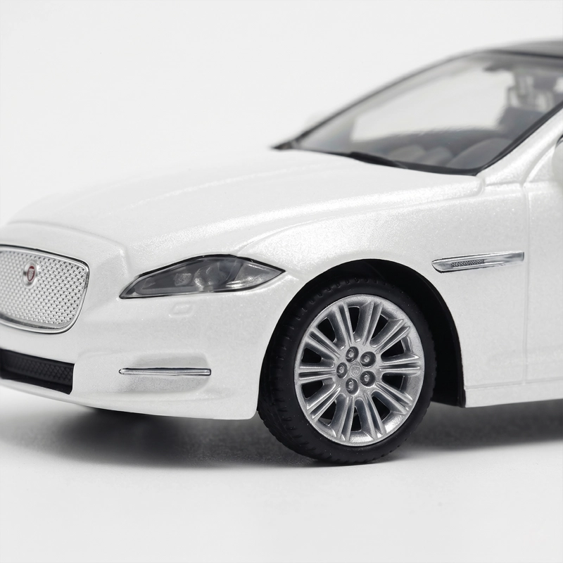 AUTO 2010 JAGUAR XJ - WELLY - 4