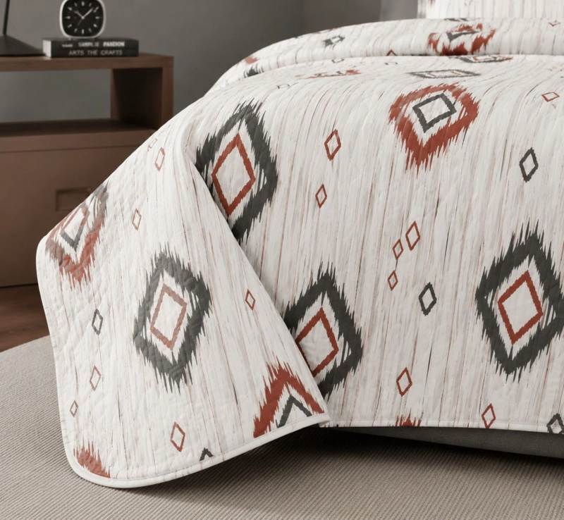 COBERTOR QUILT DE VERANO 2 PLAZAS CUBRECAMAS BLANCO DISEÑO DE ROMBOS GRIS Y BURDEO - 3