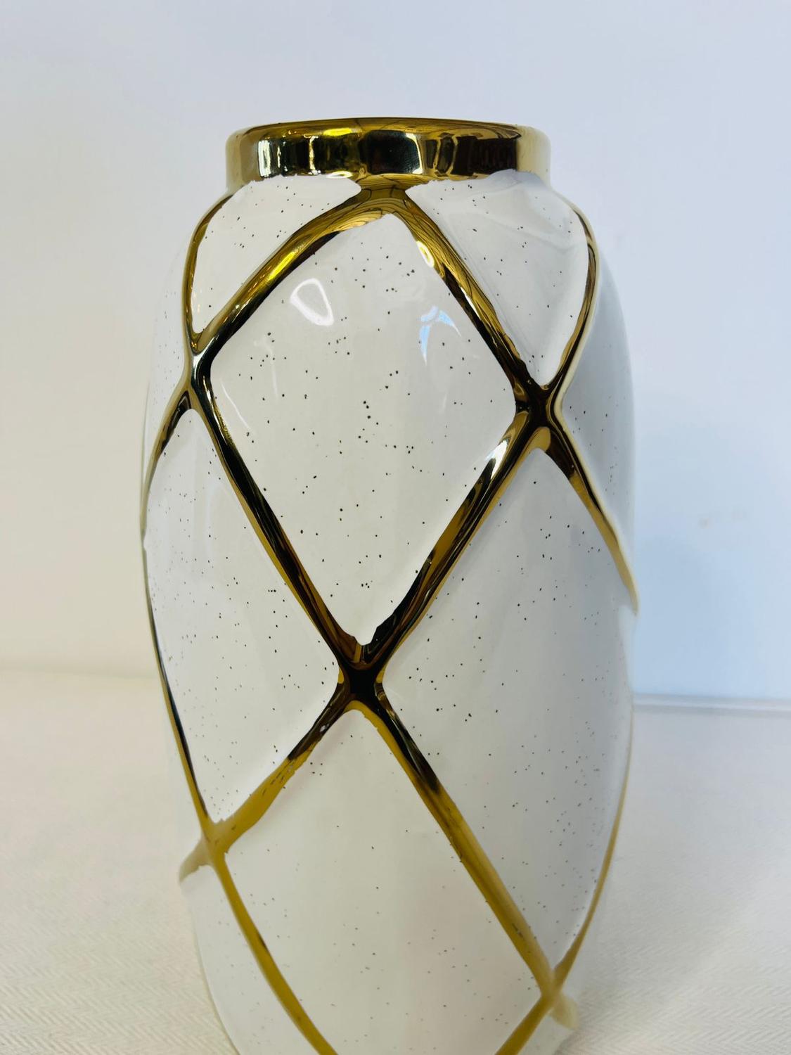 FLORERO DE CERAMICA BLANCO CON DORADO - 5