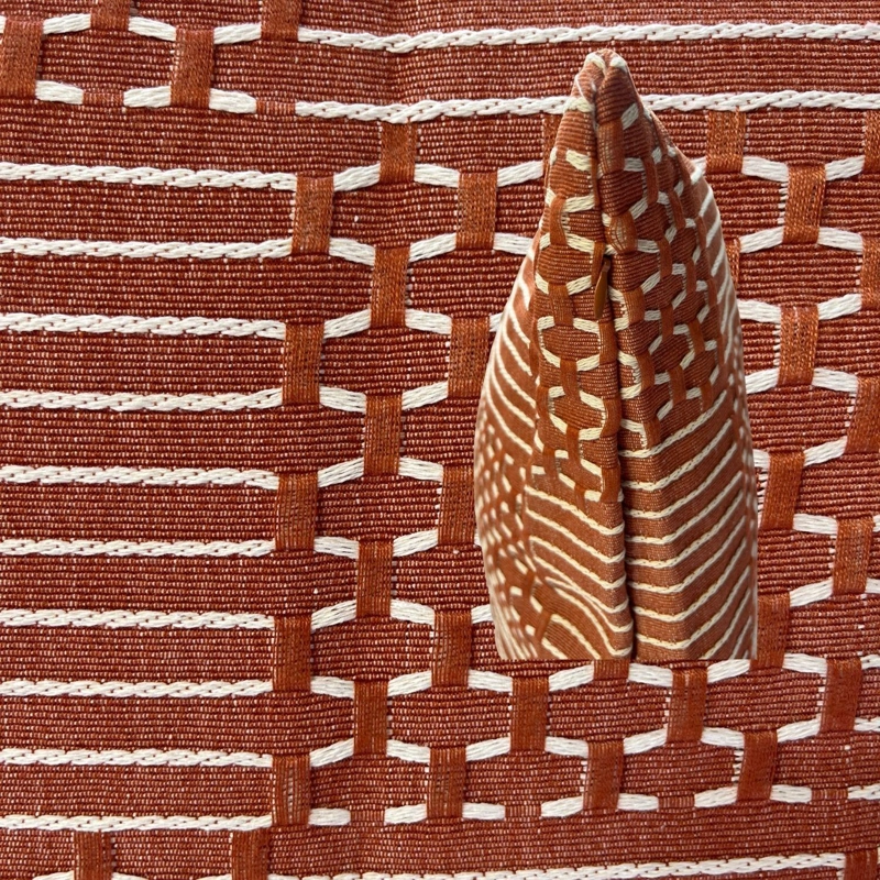 COJIN COMPLETO CON FUNDA BORDADA BLANCO CON TERRACOTA - 3