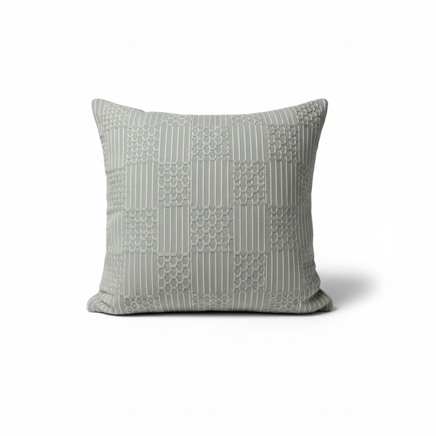 COJIN COMPLETO CON FUNDA BORDADA BLANCO CON TURQUESA - 1