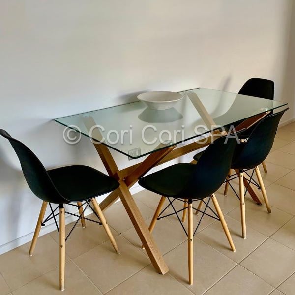 COMEDOR MESA MEDLOCK DE VIDRIO 140X90CM + 4 SILLAS EAMES NEGRO - 1