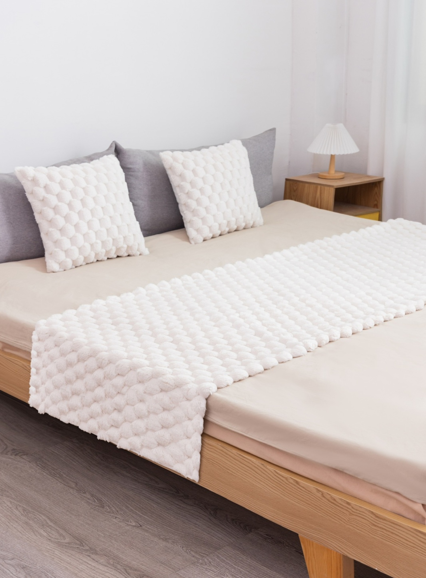 SET PIECERA 190 X 70 CM PLUSH BLANCO + 2 FUNDA ESTILO PERLA ELEGANTE - 3