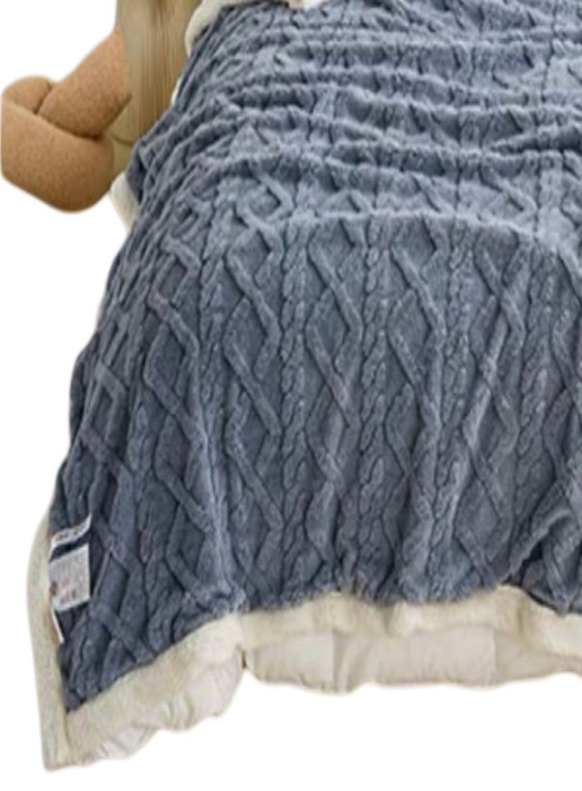 FRAZADA DE PLUSH Y SHERPA ELEGANTE - 2