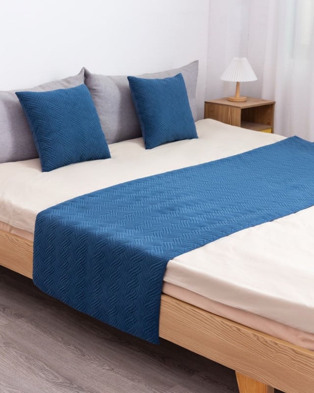PIECERA DE CAMA DECORATIVA MODELO PLUSH AZUL - 1