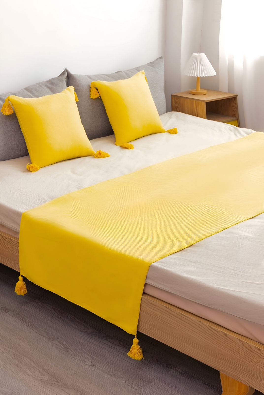 PIECERA DE CAMA DECORATIVA MODELO LINO AMARILLO - 1