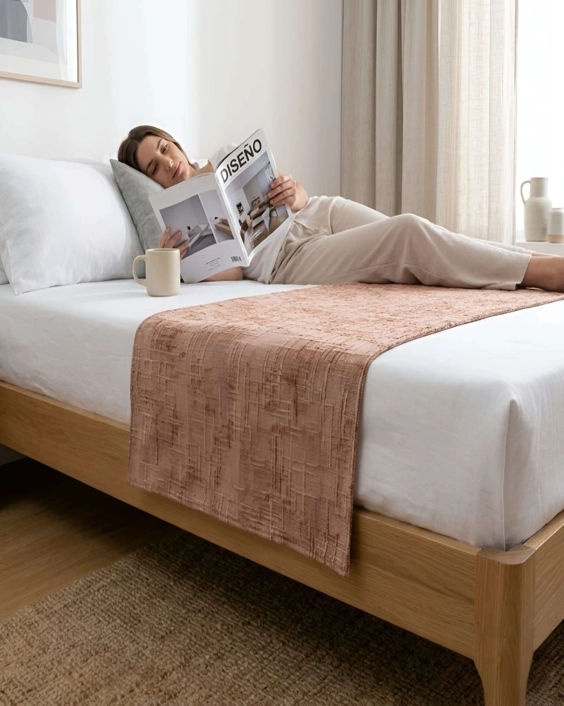 PIECERA CHENILLE CRUZ DALE UN TOQUE DE ELEGANCIA A TU DORMITORIO - 1