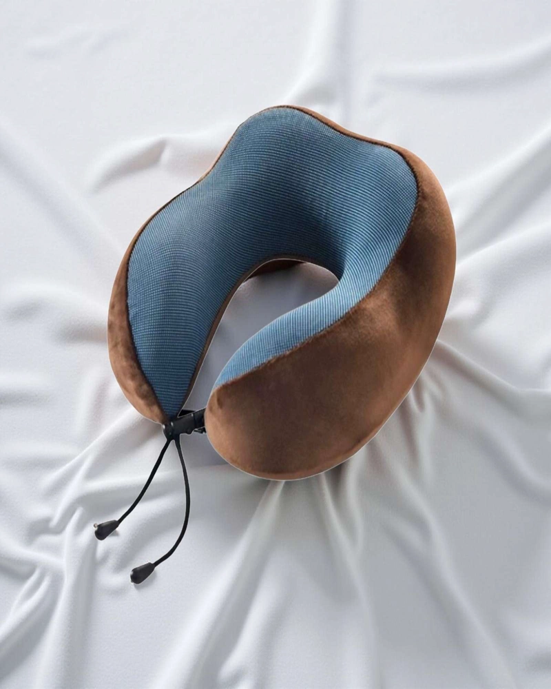 COMODA ALMOHADA DE CUELLO VIAJE TELA MAGNETICA MARRON - 3