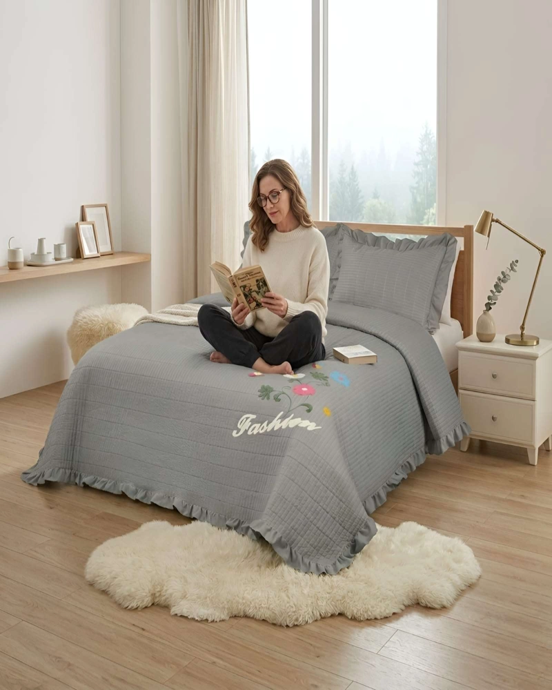 CUBRECAMA BORDADO DE 2 PLAZAS CON FRAGANCIA RELAJANTE - DISEÑO CLASICO - 3