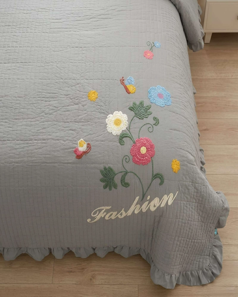 CUBRECAMA BORDADO DE 2 PLAZAS CON FRAGANCIA RELAJANTE - DISEÑO CLASICO - 5