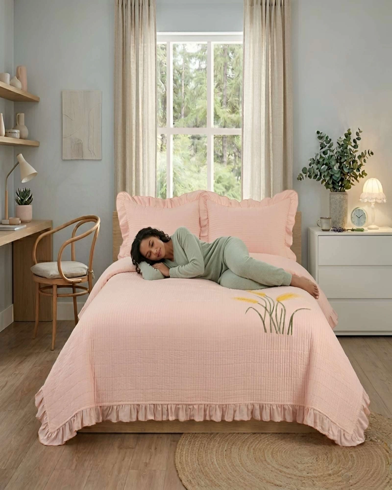 CUBRECAMA BORDADO DE 2 PLAZAS CON FRAGANCIA RELAJANTE - DISEÑO CLASICO - 5