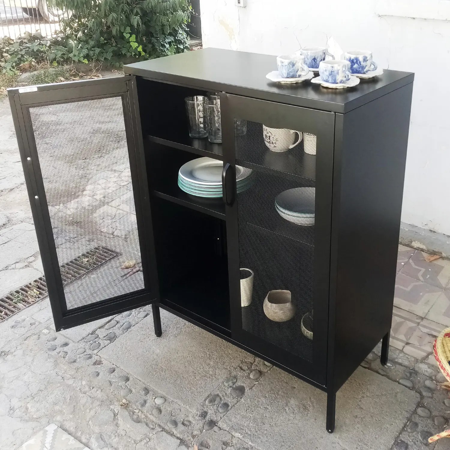 GABINETE PUERTAS DE MALLA METALICA CON REPISAS COLOR NEGRO MOBITAT - 4