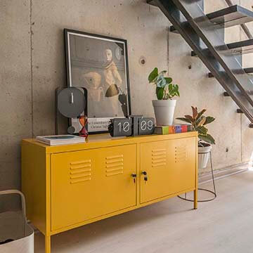 GABINETE RACK METALICO AMARILLO 2 PUERTAS CON REPISAS MOBITAT - 2