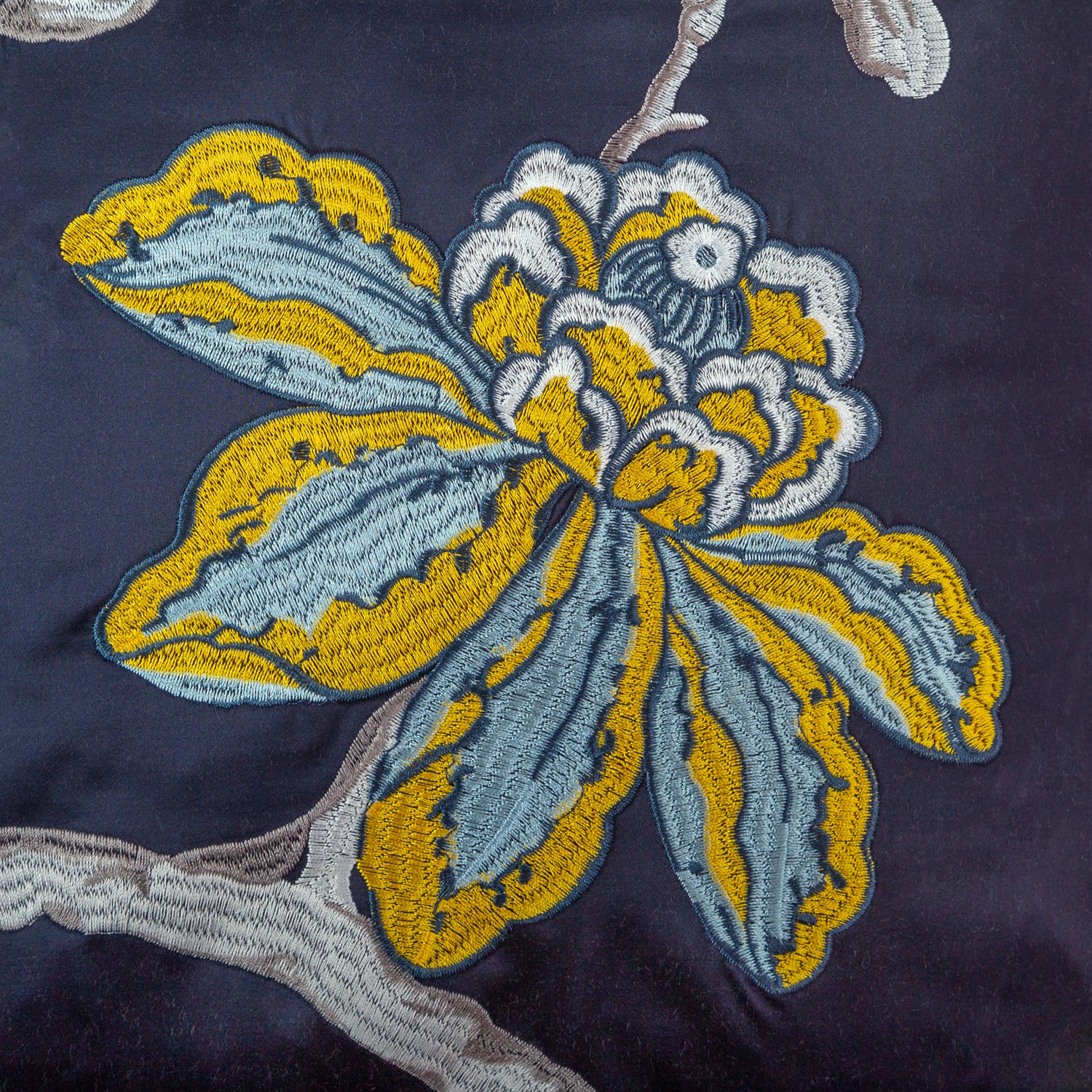COJÍN SUEÑO BLANCO MAS FUNDA DECORATIVA VERSALLES EN 45 X 45 CM AZUL - 3