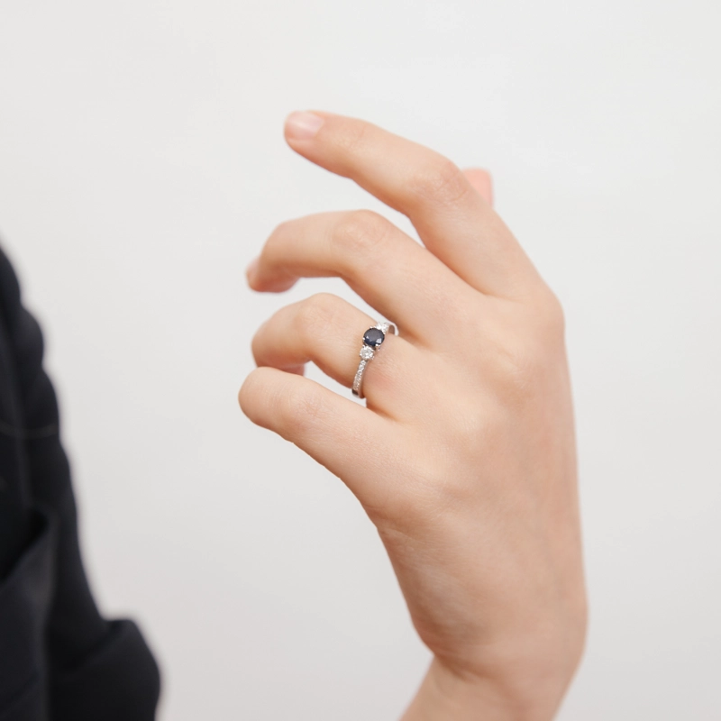 ANILLO DE COMPROMISO EN TRICILLO DE MOISSANITAS Y ZAFIRO NATURAL - 5