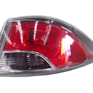 FAROL TRASERO DERECHO SEDAN MAZDA 2 2012-2015 - 1