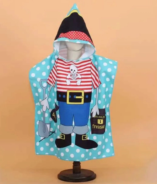 TOALLA DE MICROFIBRA PARA NIÑOS CON CAPUCHA TIPO PONCHO PIRATA - 1