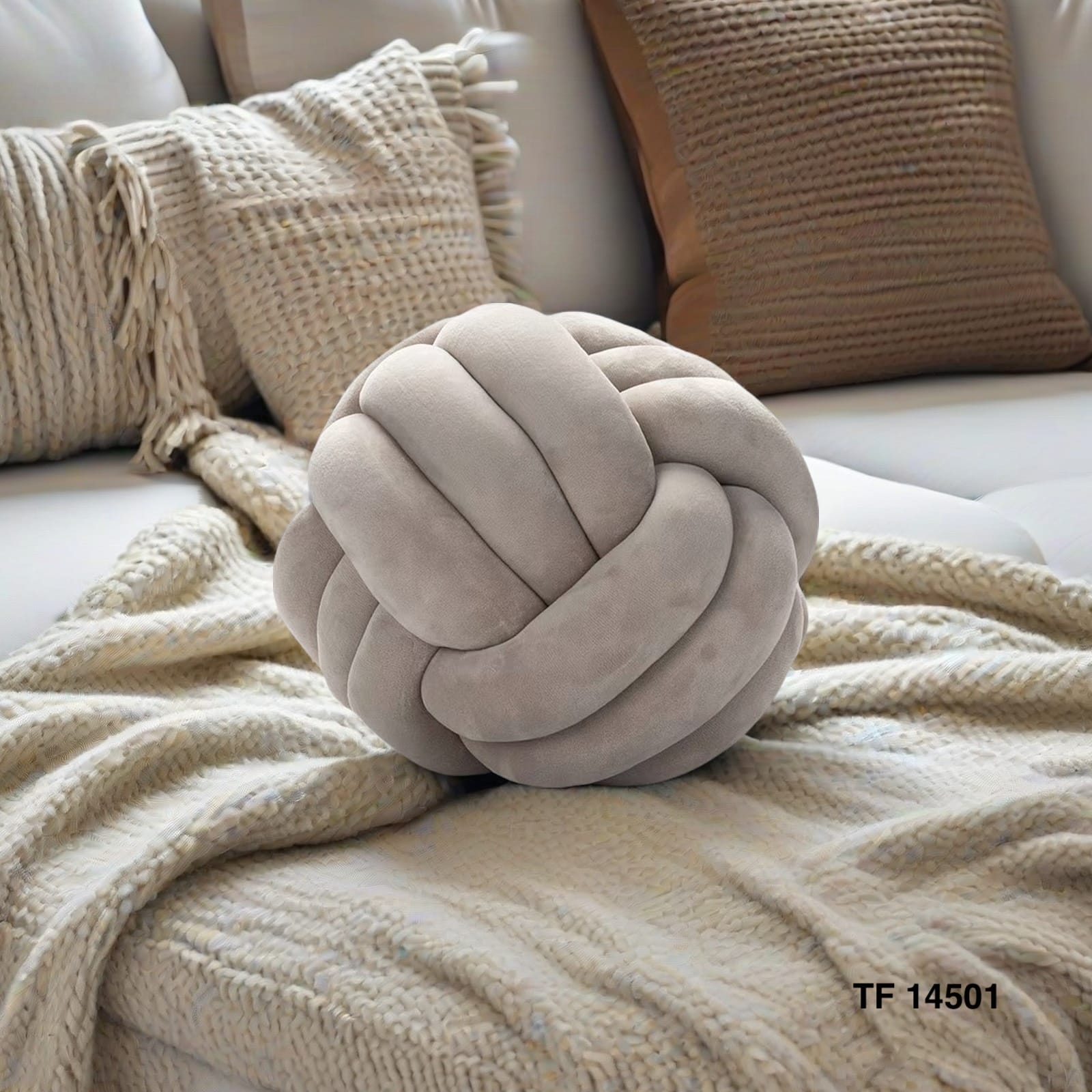 COJIN DECORATIVO DISEÑO NUDO - 1