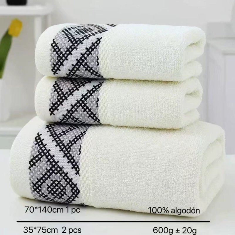 SET DE 3 TOALLAS 100% ALGODON CON DETALLES BORDADOS - 1