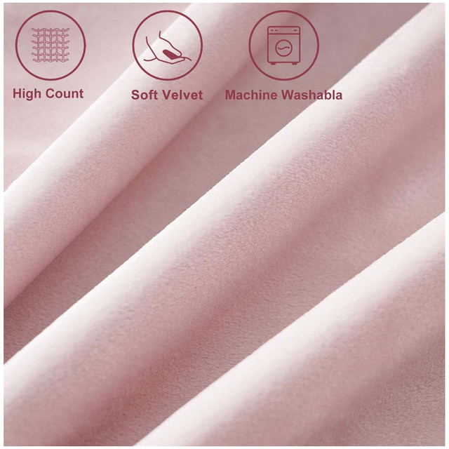 PACK DE 02 FUNDAS DE COJÍN DE TERCIOPELO CON POMPON 45X45 ROSA - 3