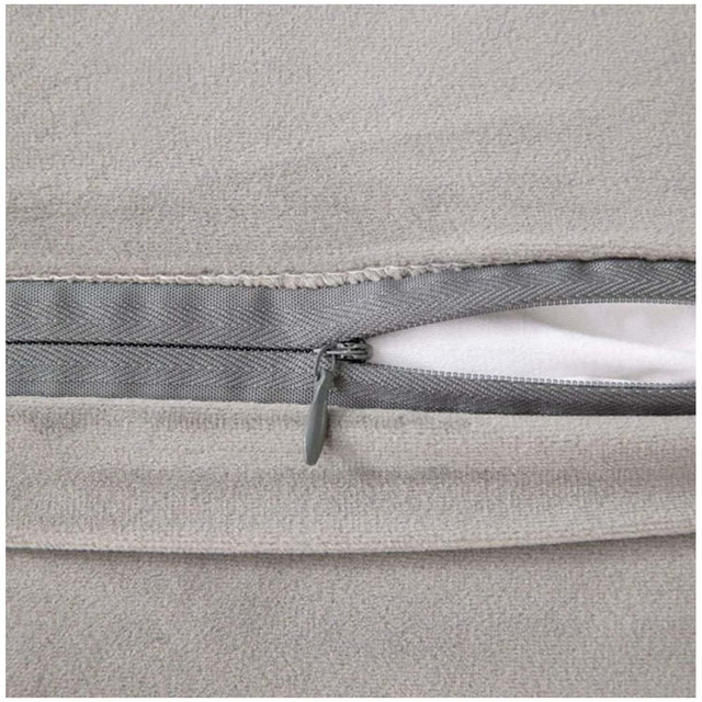 PACK DE 02 FUNDAS DE COJÍN DE TERCIOPELO CON POMPON 45X45 GRIS - 4