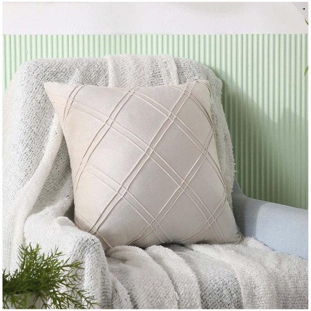 PACK DE 02 FUNDAS DE COJÍN DE TERCIOPELO CON RAYAS 45X45 CREMA - 3