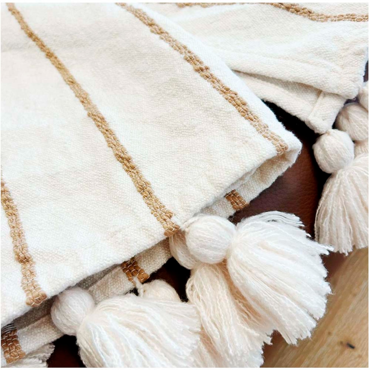 MANTA DE LANA PREMIUM CON BORLAS 205 X155CMS BEIGE - 2