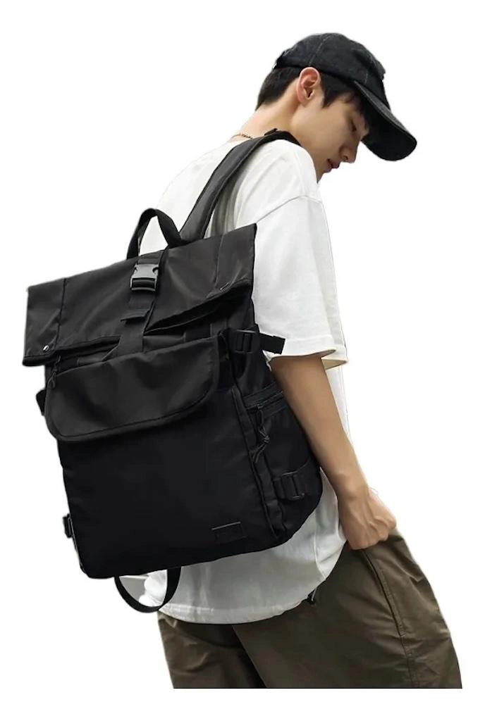 MOCHILA URBANA NEGRA PORTA NOTEBOOK HEBILLA UNISEX - 1